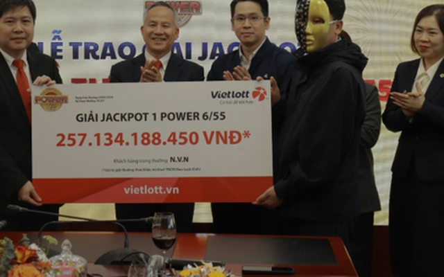 Một doanh nhân ở TPHCM đã gọi điện cho vợ ngay khi biết tin trúng Vietlott hơn 257 tỉ đồng