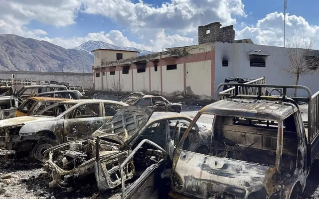 Hệ lụy khôn lường khi hai huynh đệ Vùng Vịnh ‘tháo găng tay’