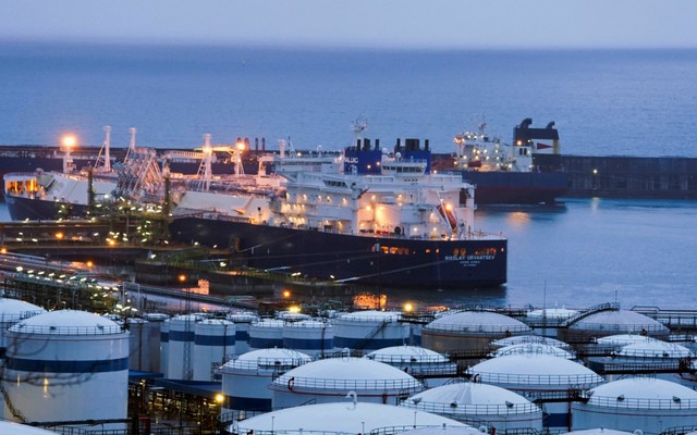 Mỹ tuyên bố đạt được thỏa thuận với một quốc gia BRICS - dầu Nga buộc phải 'đại hạ giá' để bán được hàng