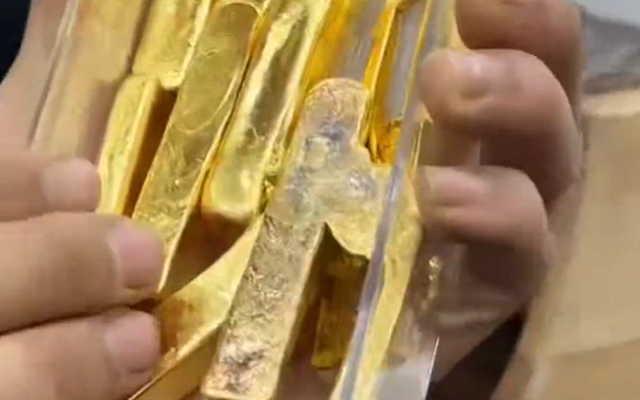 Chủ tiệm kim hoàn quét nhà thu được 1,7kg bột vàng trị giá gần 7 tỷ đồng trong một tháng