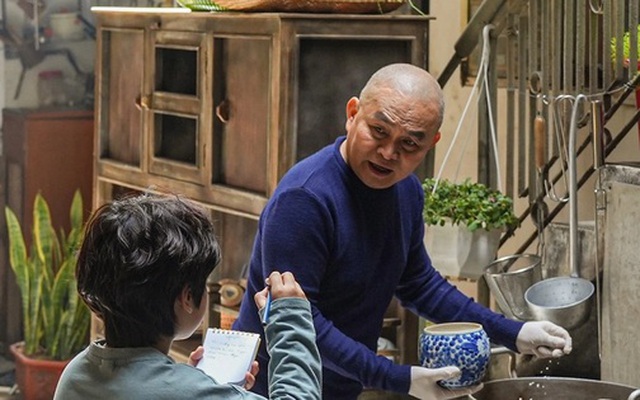 Vua hài đất Bắc bị 1 người phụ nữ gọi mẹ xưng con: Tôi nói luôn "con hơn tuổi mẹ, 60 rồi"