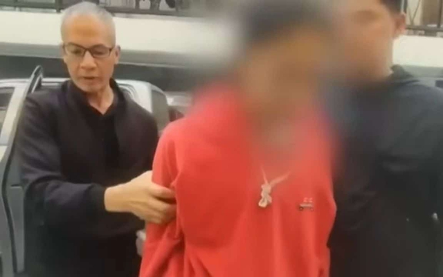 Nghe bố tố mẹ ngoại tình với hàng xóm, con trai cầm súng tìm “kẻ thứ 3” và cái kết ám ảnh