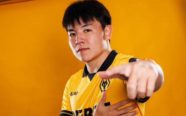 Báo Trung Quốc hé lộ sự thật phũ phàng vụ ngôi sao từng đấu U23 Việt Nam gia nhập CLB Ngoại hạng Anh