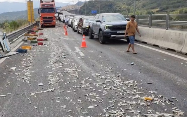 4 ô tô va chạm trên cao tốc Cam Lâm - Vĩnh Hảo, ùn tắc kéo dài