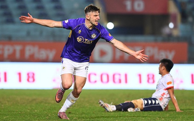 HLV Harry Kewell đưa Hà Nội FC trở lại cuộc đua vô địch V-League