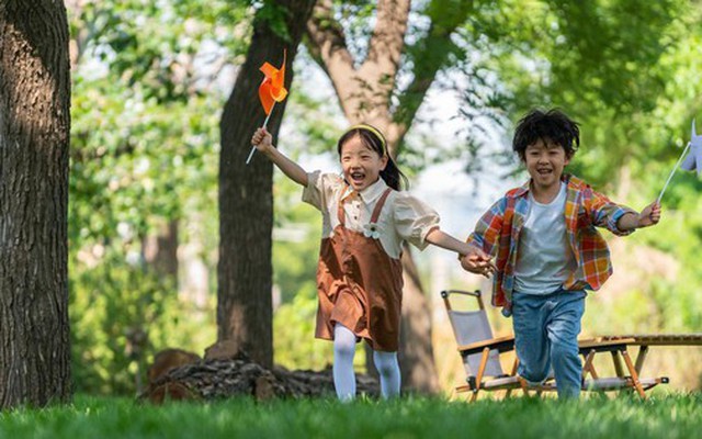 Những đứa trẻ "vượng nhà" thường có 3 đặc điểm này: Nuôi nhàn hơn, không khí gia đình cũng dễ chịu hơn