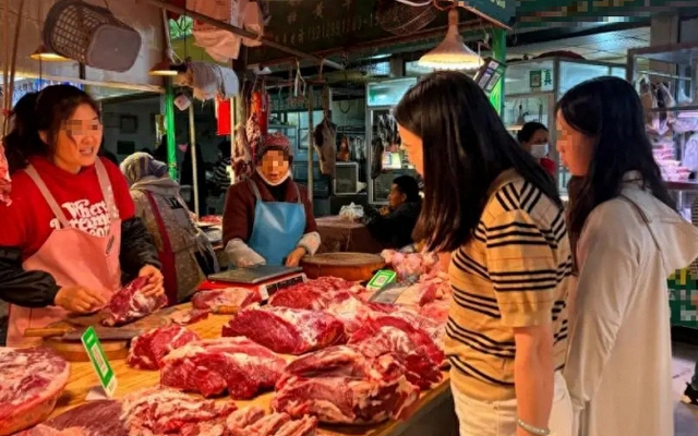 Đi chợ Tết mua thịt bò thấy 4 đặc điểm này phải "quay xe" ngay, tặng MIỄN PHÍ cũng đừng mang bệnh về nhà