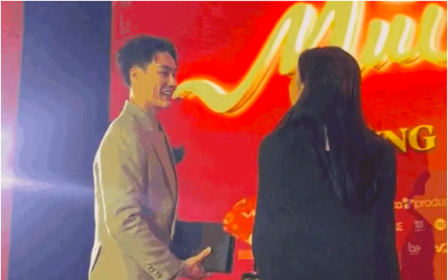 Việt Nam bao giờ mới có thêm tiểu thư khuê các đẹp cỡ này, lục 1000 cuốn từ điển cũng không đủ từ để khen