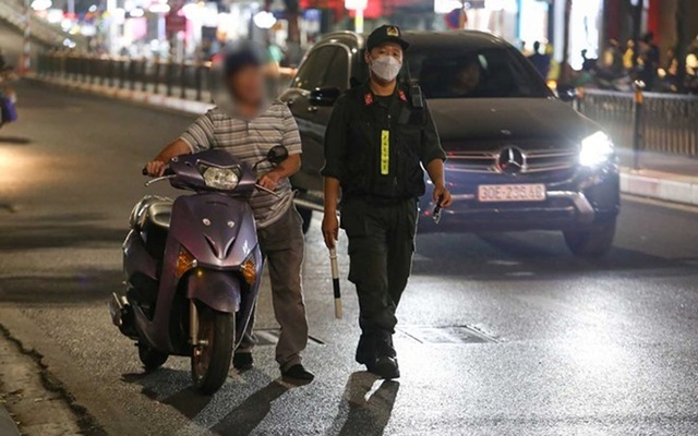 Uống rượu, bia rồi dắt xe về nhà thì có bị đo nồng độ cồn và xử phạt không?