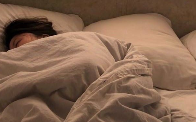 Người đàn ông mắc ung thư phổi giai đoạn cuối dù không hút thuốc, uống rượu, thủ phạm đến từ 3 thói quen nhiều người mắc trong phòng ngủ