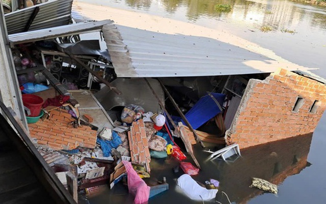 Sập nhà ở TPHCM, 2 người bị thương