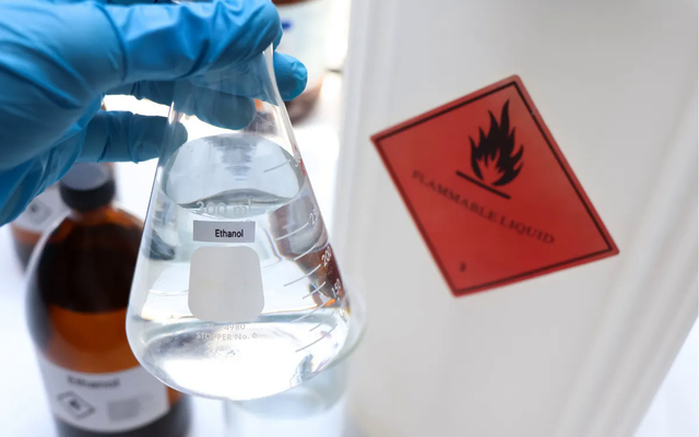 Nâng ly ngày Tết, phân biệt rượu thật, rượu giả thế nào?