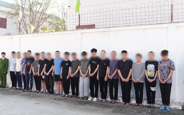 Xử lý 18 thanh thiếu niên mang hung khí chạy xe lạng lách, gây rối ở Nghệ An