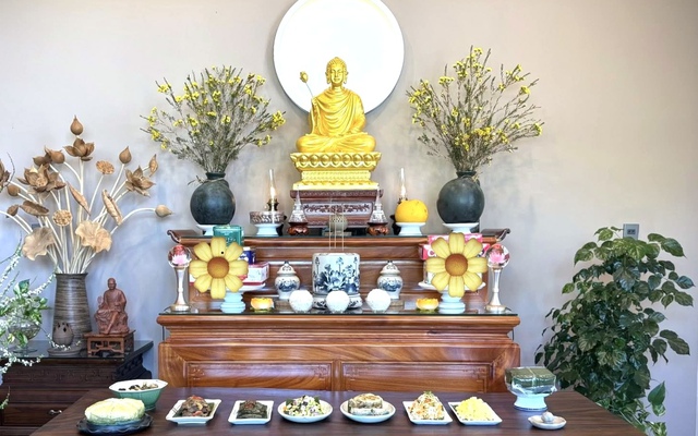 Rằm tháng Giêng cúng Phật và gia tiên khác nhau thế nào?