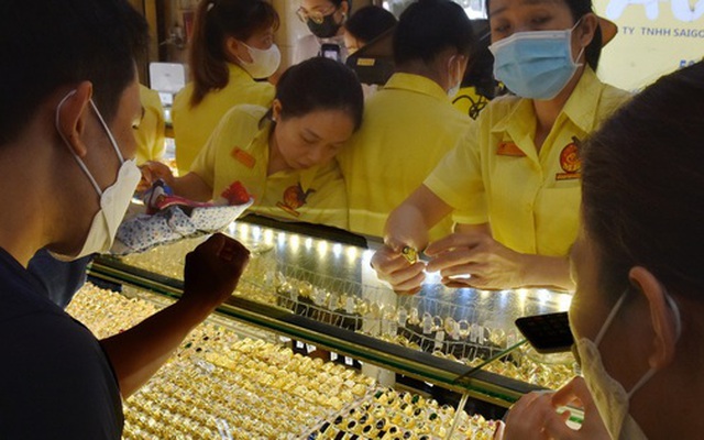 Giá vàng hôm nay, 10-3: Đảo chiều sụt giảm mạnh