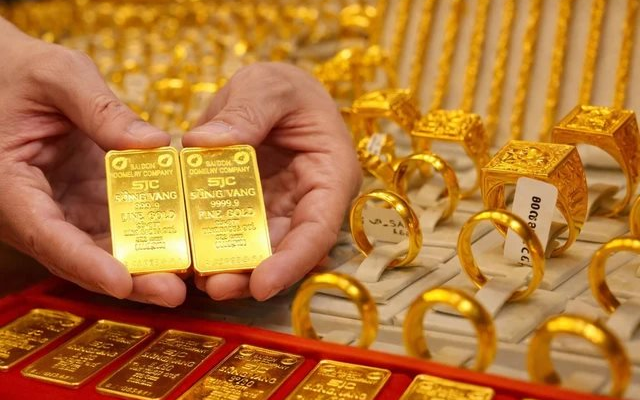 Giá vàng hôm nay 10/3: Vàng miếng SJC và vàng nhẫn đồng loạt "dậy sóng"