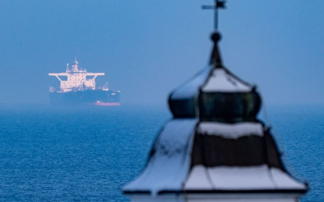 Giá dầu tăng cao, ông Putin ra thông báo: Nga sẵn sàng cung cấp dầu mỏ và khí đốt cho châu Âu với một điều kiện