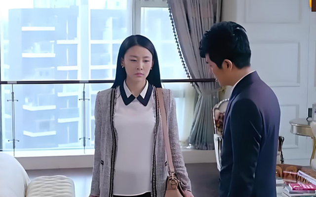 Đến đón con đi chơi, vợ cũ mở cửa ra, nhìn bụng cô ấy nhô lên mà tôi choáng váng, vội tham khảo ý kiến luật sư