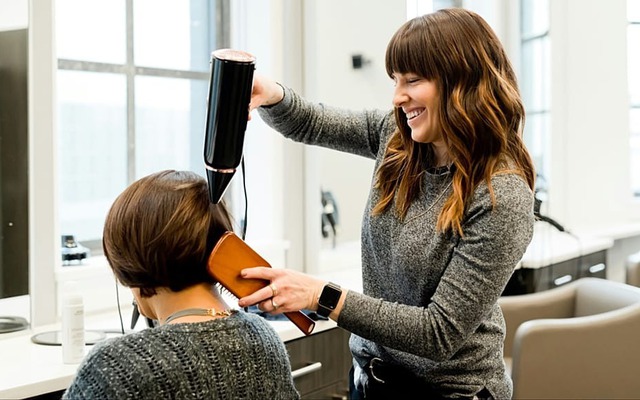 Thợ làm tóc - 'chiến binh thầm lặng' trong cuộc chiến chống biến đổi khí hậu