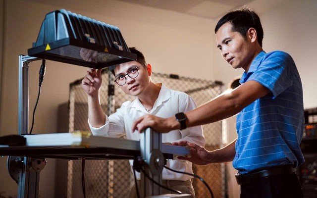 Giữa lúc giá xăng tăng, Việt Nam có startup giúp các trạm sạc xe điện giảm khoảng 40% chi phí/tháng