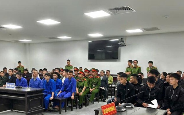 17 người hỗn chiến sau quán karaoke, tòa tuyên gần 50 năm tù