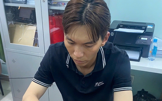 Bắt thanh niên trộm đồng hồ Rolex ở chung cư Scenic Valley, TPHCM