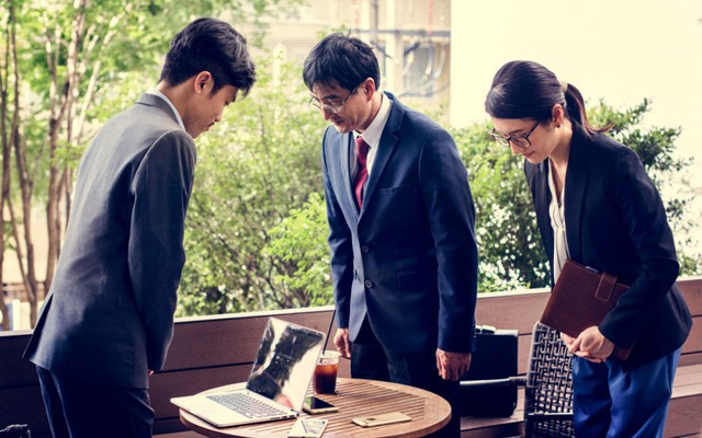 Vì sao người Nhật Bản luôn cúi người khi chào?