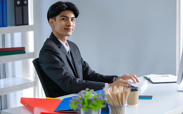 Nhà tuyển dụng hỏi: "Nếu công ty cấm uống cà phê, bạn còn làm việc được không?", câu trả lời của chàng trai khiến cả phòng phỏng vấn bất ngờ