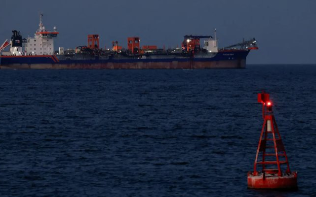 Phát hiện loạt tàu tắt tín hiệu, đi qua eo biển Hormuz mang gần 12 triệu thùng dầu đến thẳng một nước châu Á