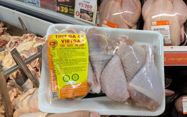 Mua gà đóng khay trong siêu thị: Nhân viên tiết lộ chi tiết "vàng" nhiều người bỏ qua