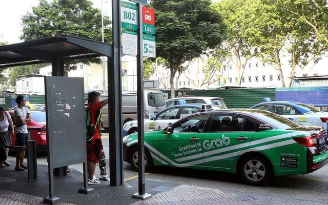 Mất gần nửa doanh thu cho mỗi cuốc xe do giá xăng tăng mạnh: Tài xế Grab nói nếu không tăng giá dịch vụ sẽ phải bỏ nghề