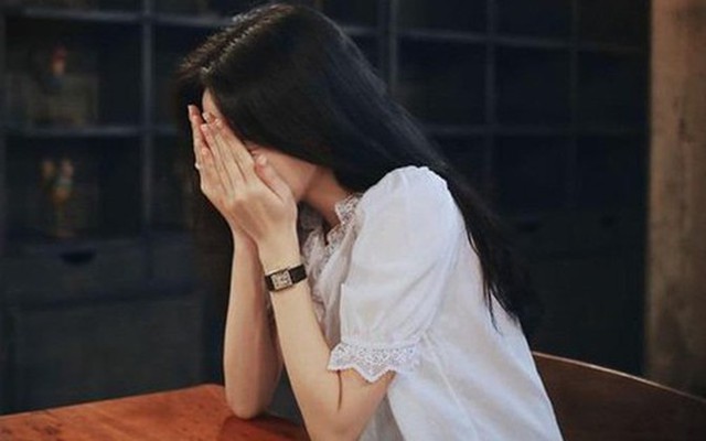 Ngày mẹ tôi bán mảnh đất cuối cùng, bà chỉ nói: “Con cứ lấy chồng đi”, 7 năm sau tôi mới hiểu bà đã giấu điều gì