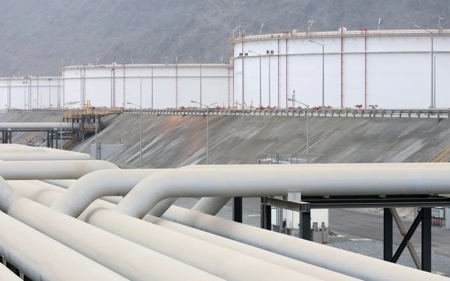 'Quân bài tẩy' với tổng công suất gần 9 triệu thùng dầu mỗi ngày giúp 2 quốc gia Trung Đông giảm phụ thuộc vào eo biển Hormuz