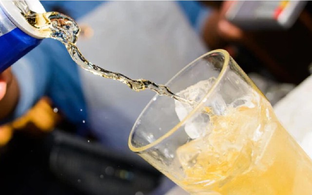 Người đàn ông Thanh Hóa bất ngờ liệt hai chân chỉ vì uống loại nước này mỗi ngày