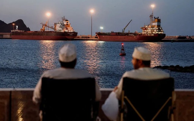 Tình cảnh như "thiên la địa võng" của 20.000 thủy thủ ở eo biển Hormuz: “Chúng tôi như kẻ mù tìm tay nắm cửa”