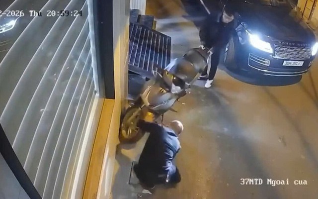 Chọc thủng lốp xe SH dựng bên đường, tài xế xe Range Rover khai gì?