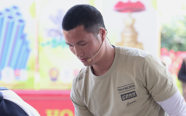 Nam thủ môn đội tuyển quốc gia bỏ 40 triệu làm 1 việc, ai cũng bất ngờ