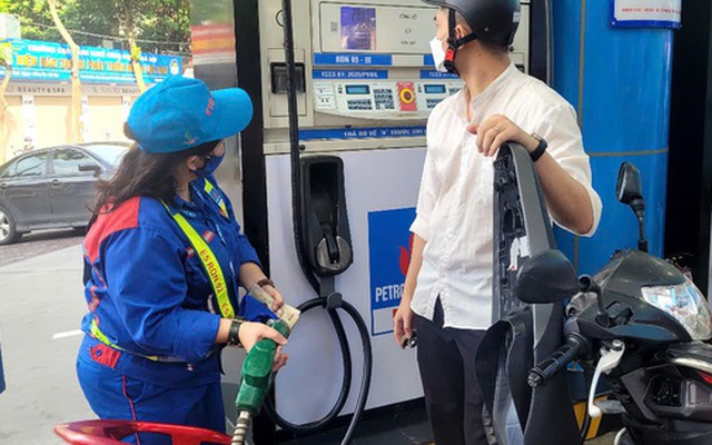 Liên tiếp xả mạnh Quỹ Bình ổn để hạ nhiệt giá xăng dầu, nếu hết quỹ sẽ thế nào?