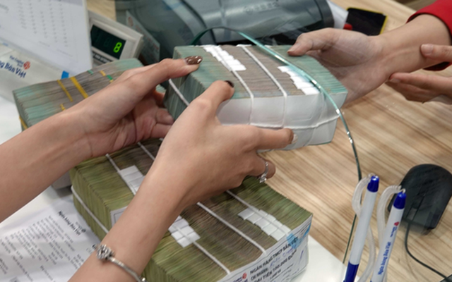 Sốt ruột vì đáo hạn toàn bộ sổ tiết kiệm 200 triệu để mua vàng