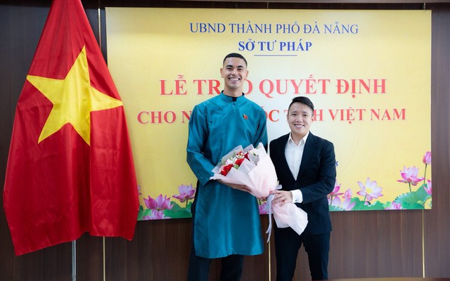 Cầu thủ nhập tịch đi bầu cử: Tự hào thực hiện trách nhiệm công dân Việt Nam