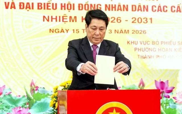 Chủ tịch nước Lương Cường bỏ phiếu tại điểm bầu cử Tổng cục Chính trị