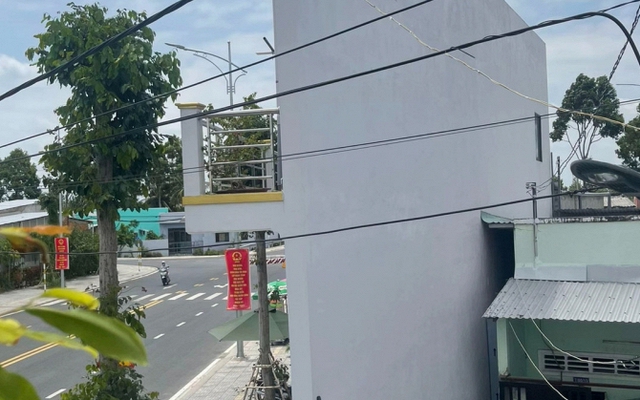 Ngôi nhà “mỏng nhất Cần Thơ” chỉ rộng vài chục cm gây bão mạng, chủ nhà 71 tuổi lên tiếng: “Gia đình tôi rất phiền…”