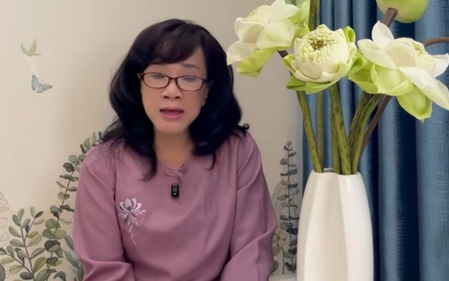 Nữ NSƯT từ Mỹ về bật khóc nức nở: "Con hết sức rồi!"