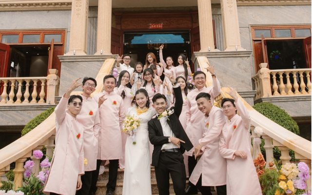 "Thiên kim tiểu thư" ở Cà Mau đi lấy chồng: Rạp cưới là dinh thự hơn 100 tỷ, hoa tươi ngập tràn tựa lâu đài cổ tích