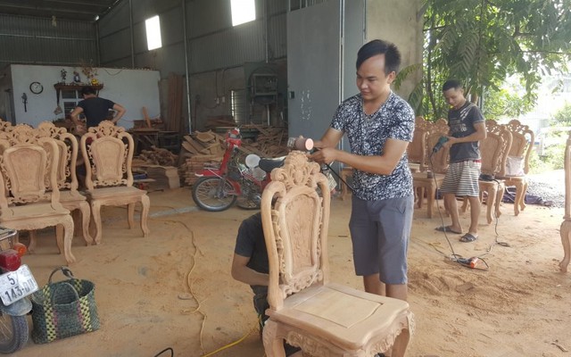 Từ 20 triệu đồng, anh thợ SN1990 thu 20 tỷ/năm nhờ chiếc máy đục CNC 'vực dậy' cả một nghề truyền thống