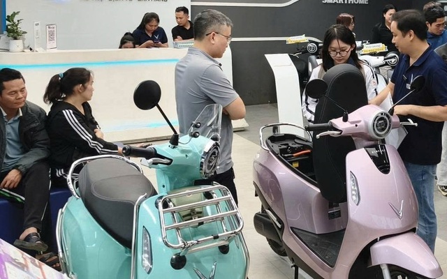 Xe điện đắt hàng như tôm tươi thời giá xăng dầu 'phi mã'