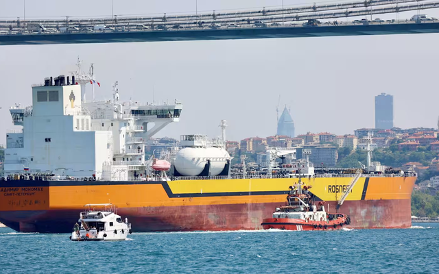 130 triệu thùng dầu mỏ của Nga lênh đênh trên biển, cả Châu Á gấp rút tìm cách thâu tóm