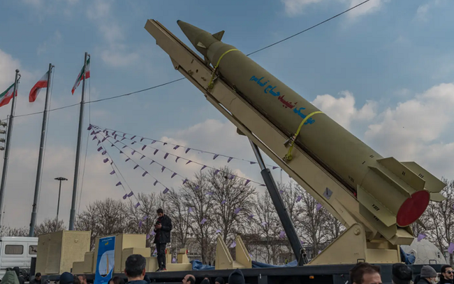 Iran lần đầu phóng tên lửa đạn đạo 'Haj Qasem' vào nhiều địa điểm ở Israel và căn cứ của Mỹ