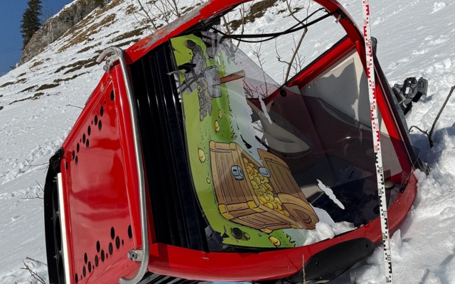 Cabin cáp treo văng khỏi dây và rơi xuống sườn núi, hành khách bên trong tử vong