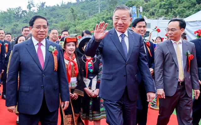 Đúng 8h sáng nay, Việt Nam thiết lập một kỷ lục ý nghĩa với 30.000 tỷ đồng, cả nước đồng loạt khởi công